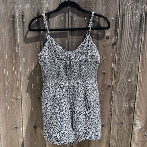 Sky & Sparrow (purchased at Tilly’s) floral romper with keyhole tie front (M).